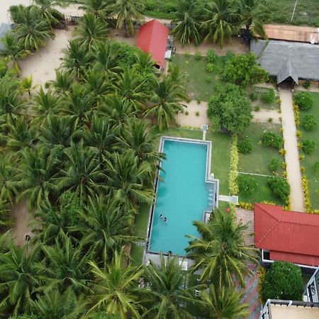 Nn Beach Resort & Spa Nilaveli Eksteriør bilde