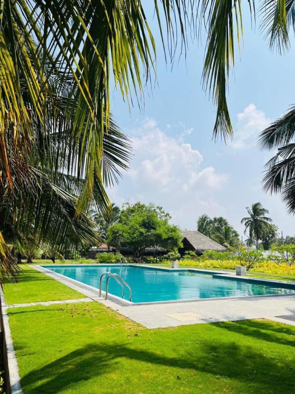Nn Beach Resort & Spa Nilaveli Eksteriør bilde