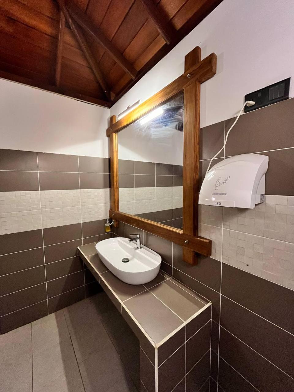 Nn Beach Resort & Spa Nilaveli Eksteriør bilde