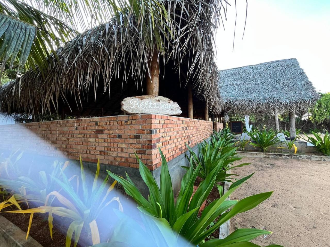 Nn Beach Resort & Spa Nilaveli Eksteriør bilde
