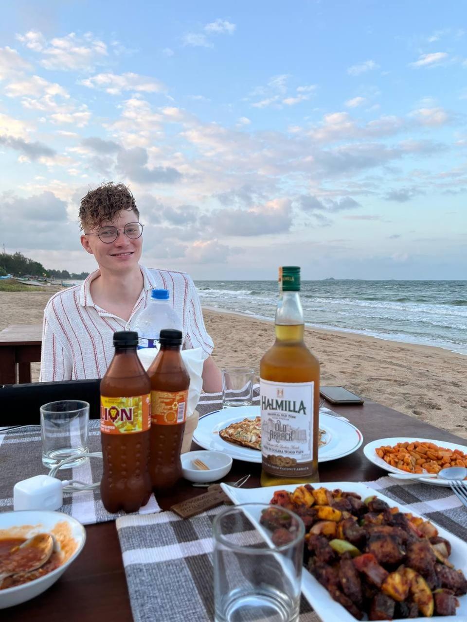 Nn Beach Resort & Spa Nilaveli Eksteriør bilde