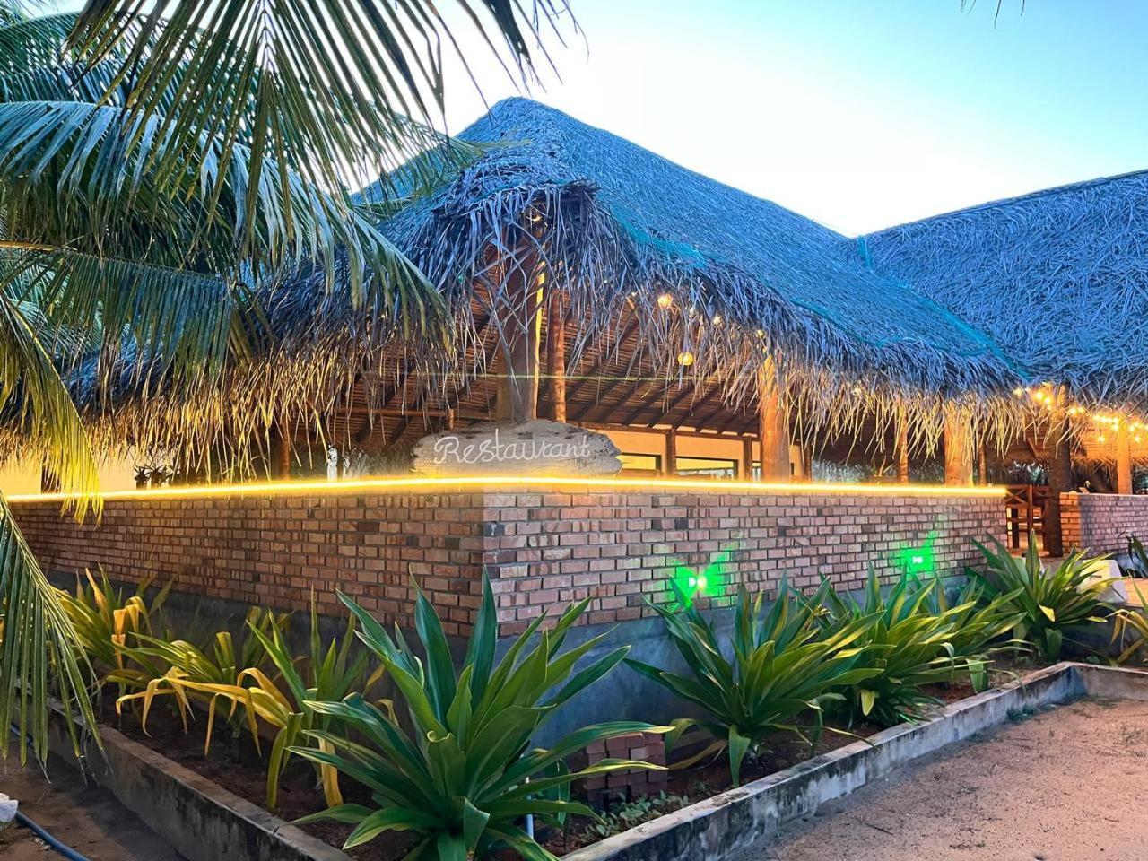 Nn Beach Resort & Spa Nilaveli Eksteriør bilde