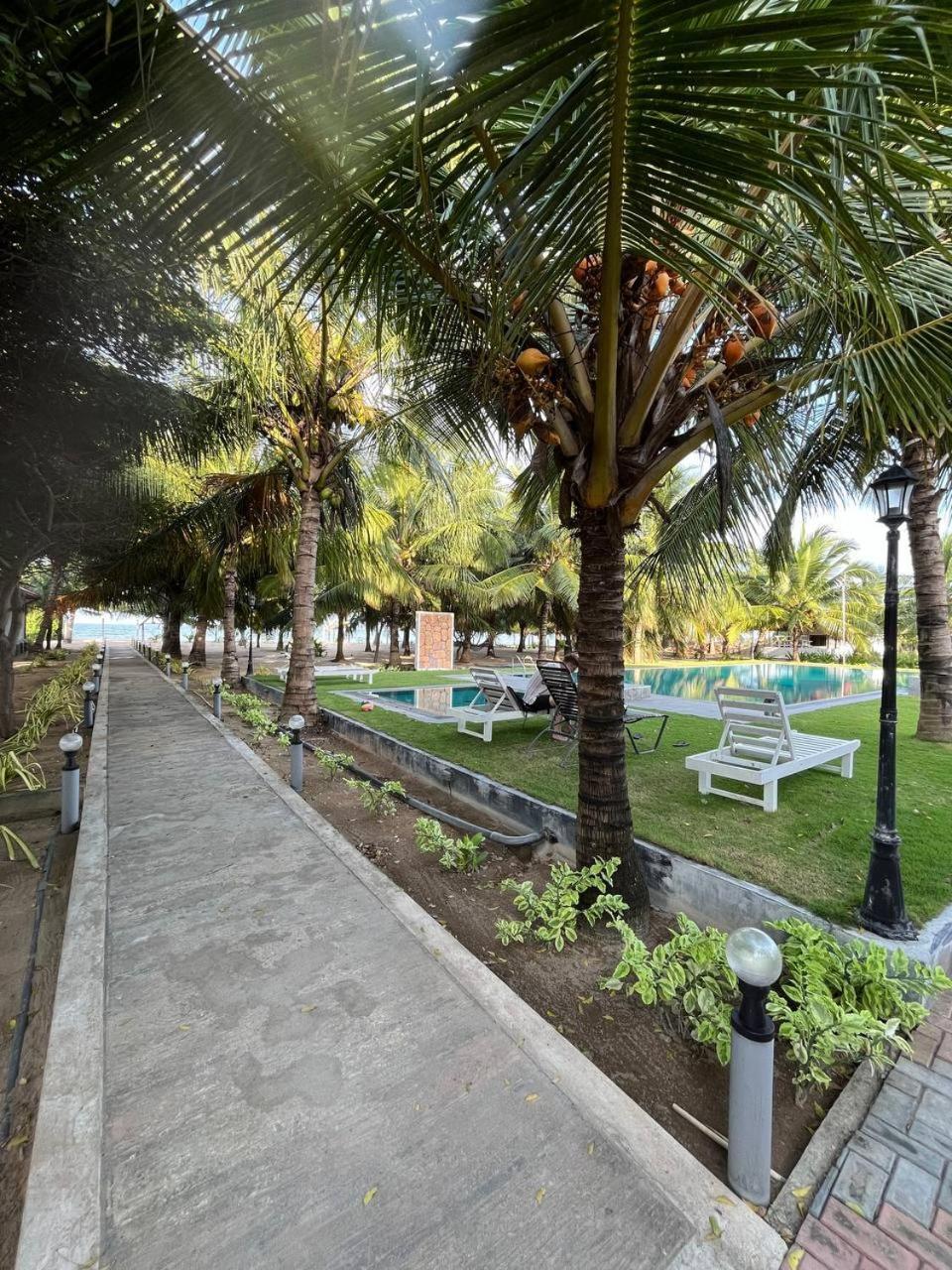 Nn Beach Resort & Spa Nilaveli Eksteriør bilde