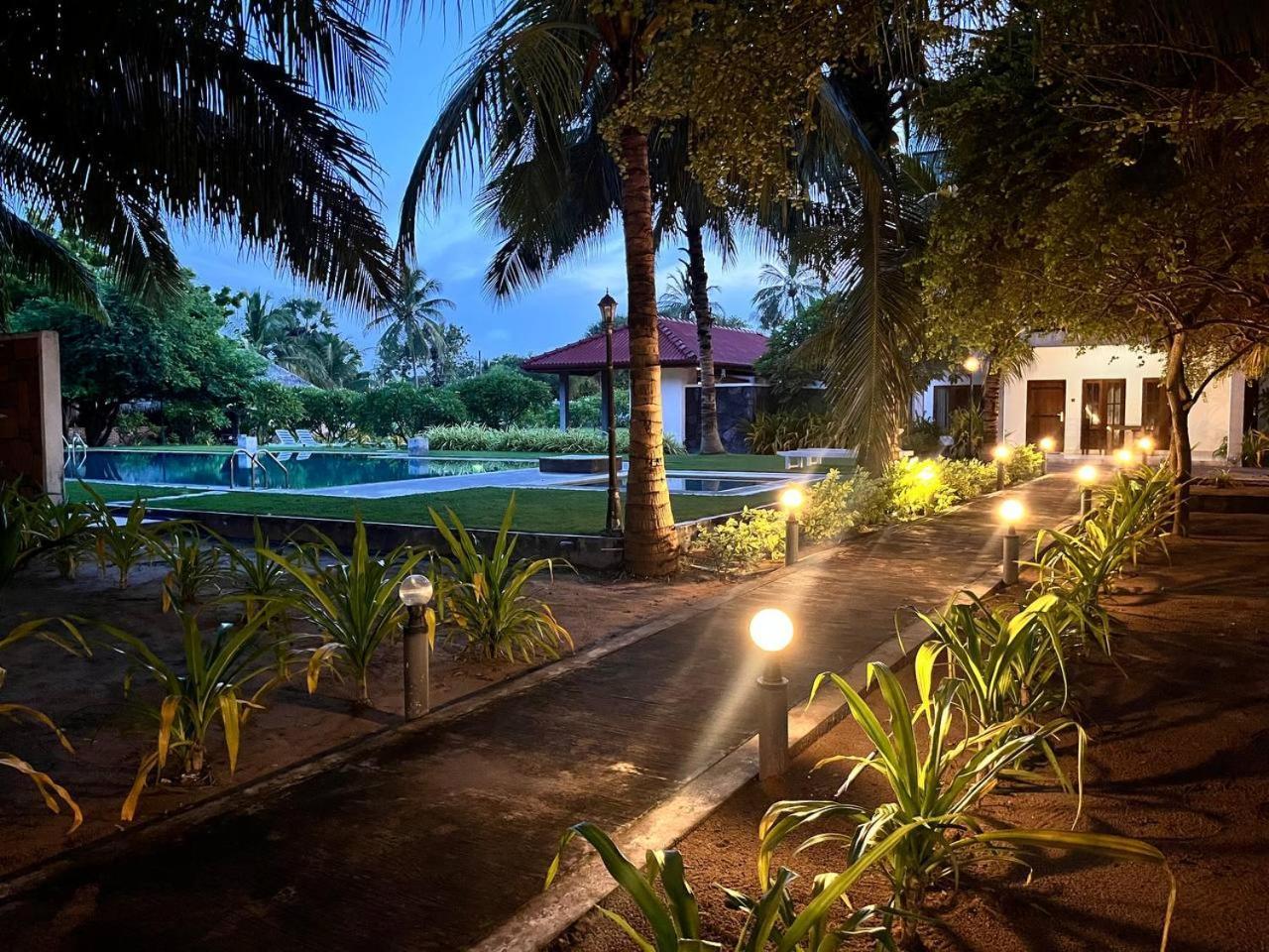 Nn Beach Resort & Spa Nilaveli Eksteriør bilde