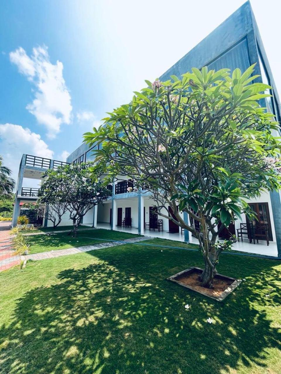 Nn Beach Resort & Spa Nilaveli Eksteriør bilde