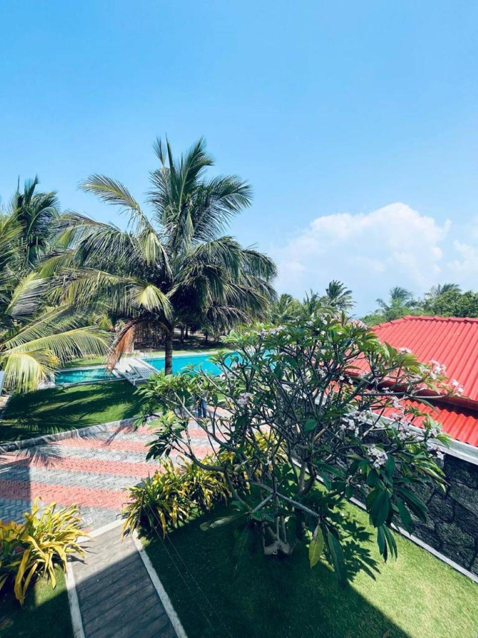 Nn Beach Resort & Spa Nilaveli Eksteriør bilde