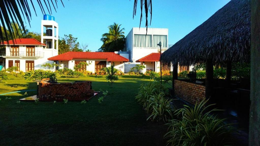 Nn Beach Resort & Spa Nilaveli Eksteriør bilde